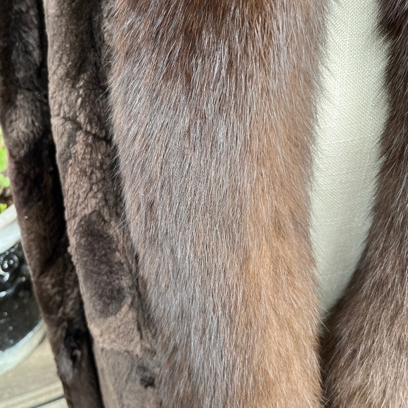 Vintage Fur size Small.  No flaws.  Thick, Soft and supple. - Picture 4 of 8